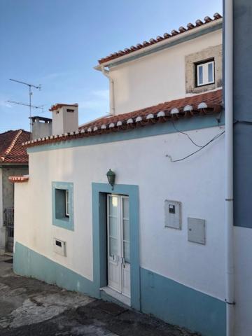 Typical Small House Near Lisbon オエイラス エクステリア 写真