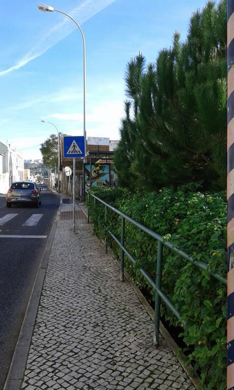 Typical Small House Near Lisbon オエイラス エクステリア 写真