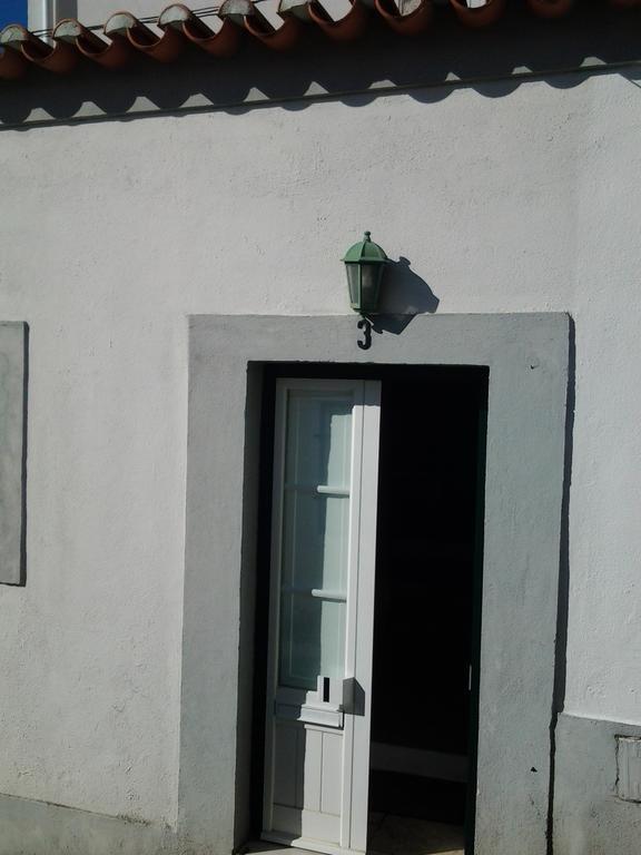 Typical Small House Near Lisbon オエイラス エクステリア 写真